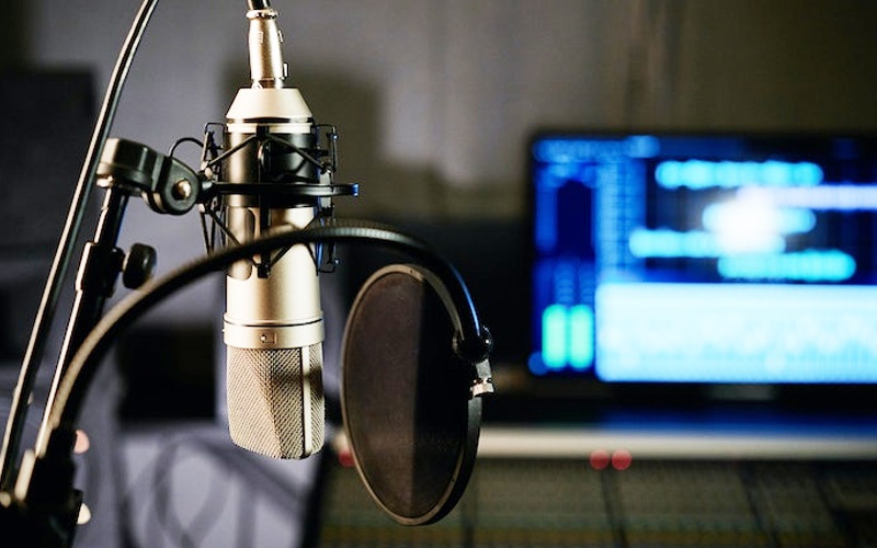 Micro thiết bị cần thiết trong live room Micro thiết bị cần thiết trong live room